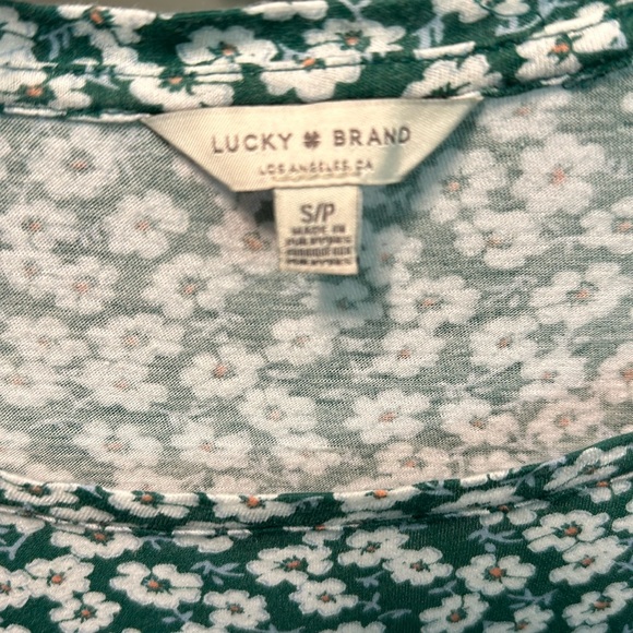 Lucky Brand Floral Short Flutter Sleeve Top small petite - Picture 5 of 5